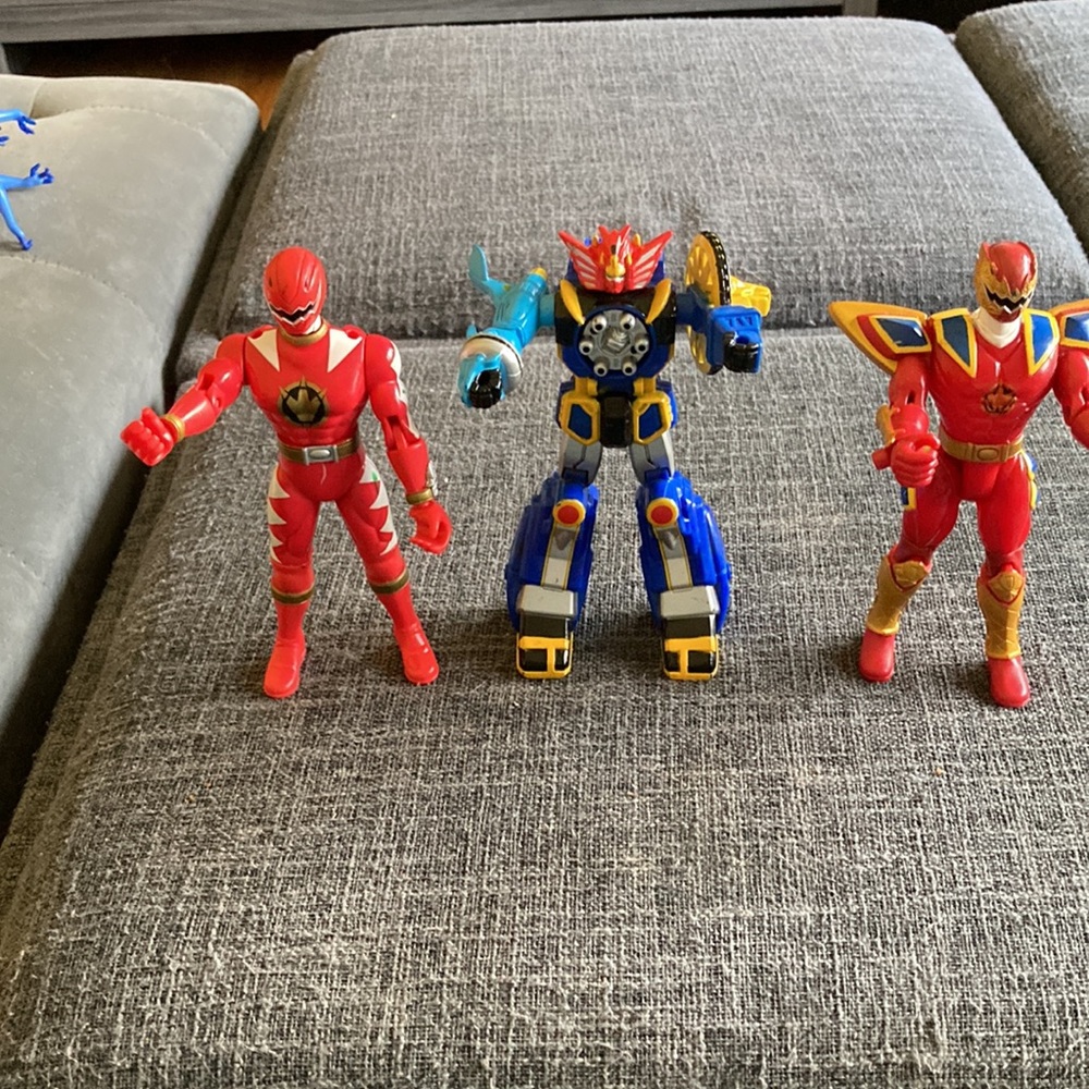 Power Ranger Figures. - Gem